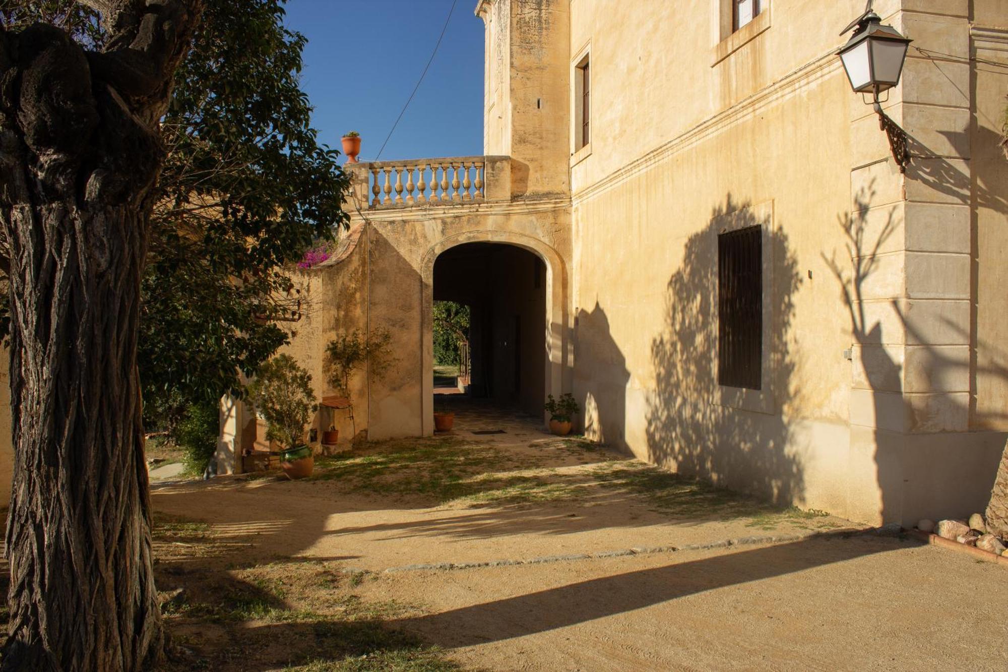 Can Rovira - Stunning Neoclassical Mansion, Just 20 Min Drive From Barcelona City Center, Ideal For Groups And Families Alella Esterno foto